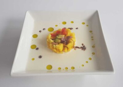 Plato ajoblanco con mango